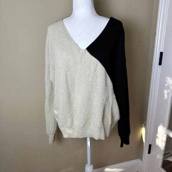 ELAN Two Tone Low Back Crossover V Neck Sweater Size Medium - Picture 2 of 9